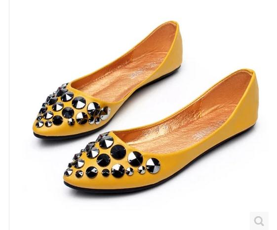 Printemps 2017 collection Joker rivets chaussures Point lumière bouche chaussures plates Avec des chaussures de forage en Europe et en Amérique