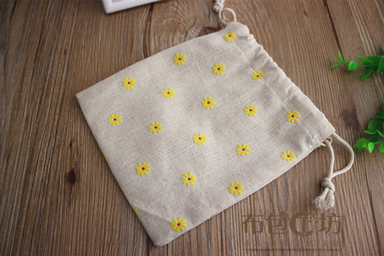 

Yellow Daisy Linen Gift Bag 9x12cm 10x15cm 13x17cm pack of 50 Party Candy Favor Bag Holders Makeup Jewelry Drawstring Pouch