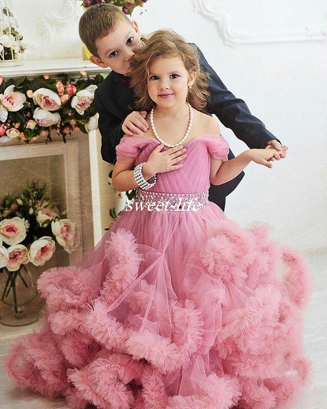 

Custom Made Girls Pageant Dresses Off Shoulder Puffy Tutu Crystals Belt Ruffle 2020 Long Formal Flower Girl Dresses for Wedding Party, Burgundy