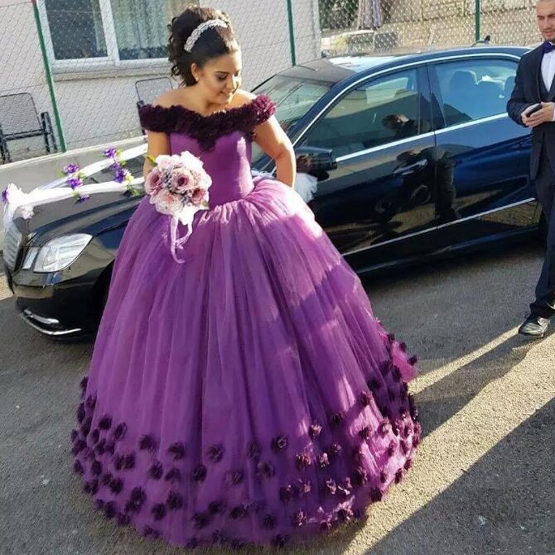 

Gorgeous Purple Off The Shoulder Wedding Dresses 2017-2018 Handmade Flowers Lace Up Back Wedding Vestidos Custom Made, Champagne