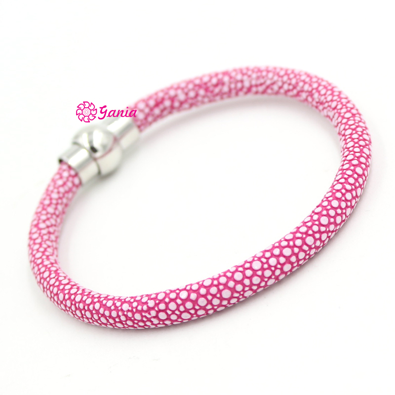 

New Arrival Wholesale 5 Colors Stingray Leather Bracelet Silver Color Magnetic Leather Wirst Bracelets for Women Men Pulsera Bijoux, Black