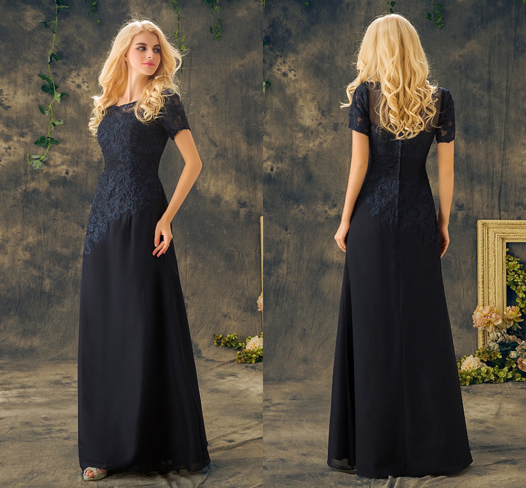 2021 Mère de la mariée Scoop Col À manches courtes Une ligne longue longueur bleu marine bleus appliques dentelle formel plus robe mère