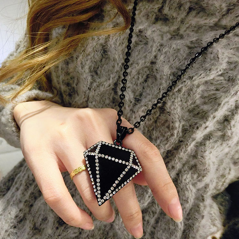 2017 new Fashion Trendy Rhinestone Black Diamond-shaped Pendant Necklace Sweater Long Chain Necklaces Jewelry Wholesale 12 Pcs