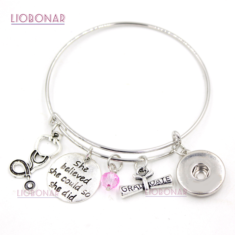Vente en gros Snap Jewelry Bracelet à breloques médicales Bracelet en fil extensible Réglable Infirmière médicale Graduation Bracelets Bijoux pou