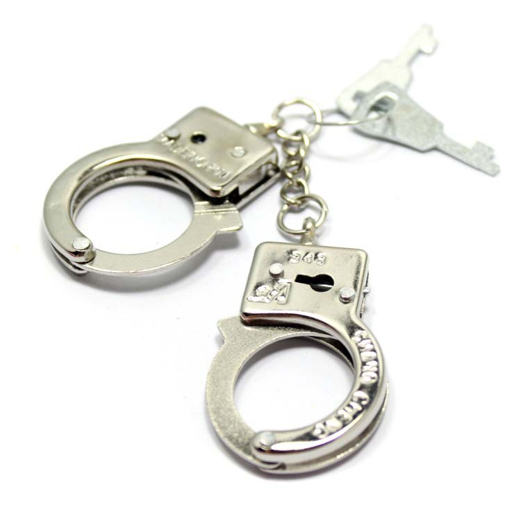 

Vintage Silver Thumb Finger Open Keys Handcuffs KeyChain For Keys Car Bag Charms Key Ring Handbag Key Chains Jewelry Gifts Accessories