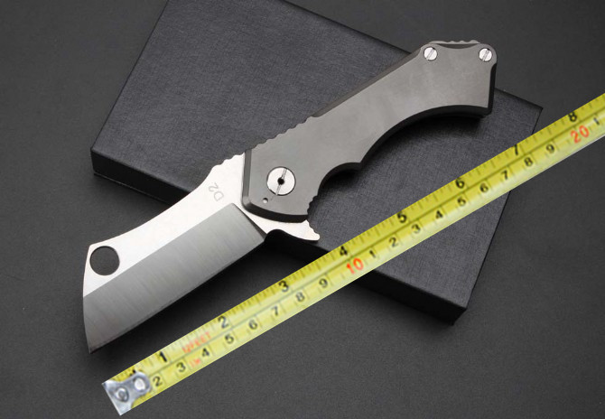 

Titanium pocket knife,CNC carving processing, built-in bearing.