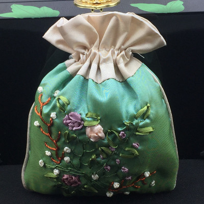 

Patchwork Handmade Ribbon Embroidered Pouch Chinese Ethnic Drawstring Jewelry Gift Pouches Satin Cloth Lavender Spices Storage Bag
