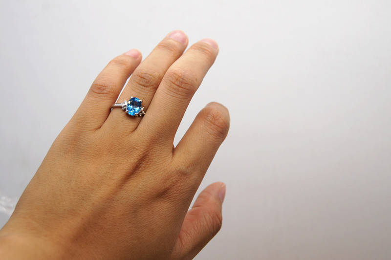 

Charm ring 925 sterling silver inlaid with blue topaz ring. The first choice for a beautiful lady