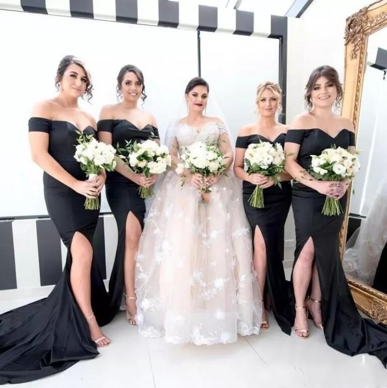 

2018 New Elegant Black Long Bridesmaid Dresses Off the Shoulder Mermaid Side Split Maid Of Honor Gowns Vintage Beach Wedding Guest Dresses