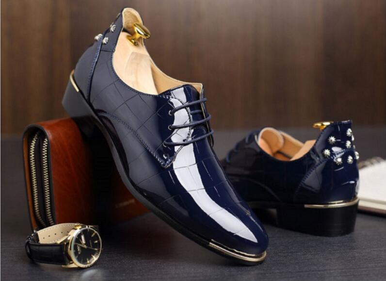 

2017 new black patent leather men handmade loafers with black bowtie Fashion Banquet and prom men Rivets Red dress shoes Bottom