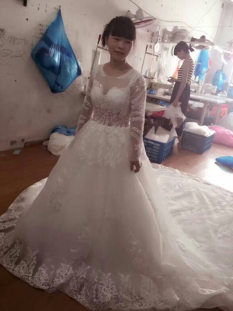 

2018 new luxury wedding dress with sleeve elegant beautiful wedding gown, White