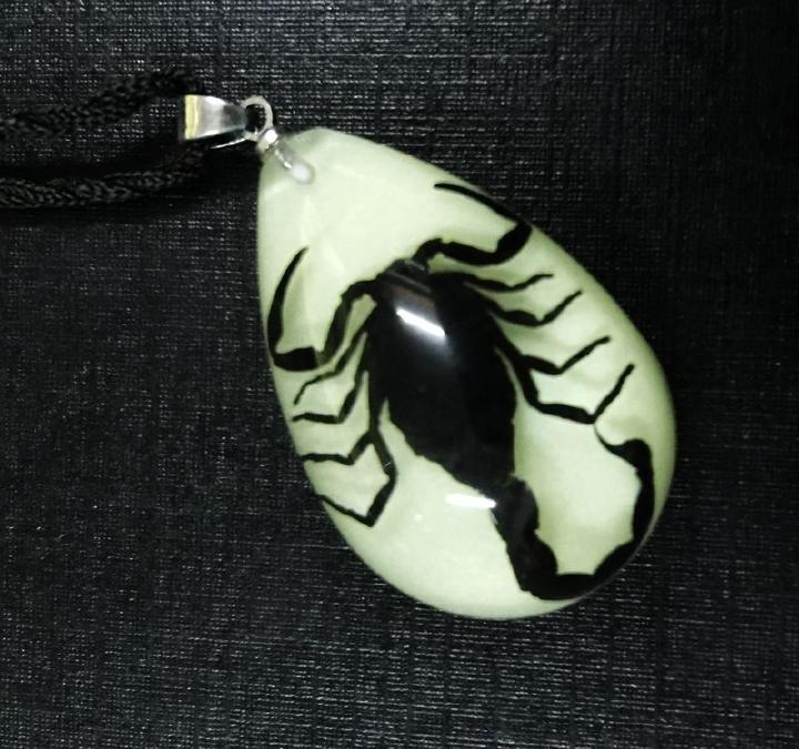 

whole sale FREE SHIPPING 10 pcs yqtdmy charming jewelry black scorpion king glow drop bottom cute pendant, Silver