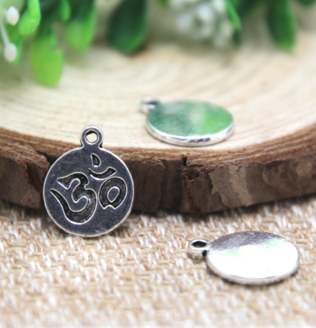 Antiguo Plata Tibetana Om Aum Ohm Colgantes 13x15mm 25 un Om Aum Ohm encantos
