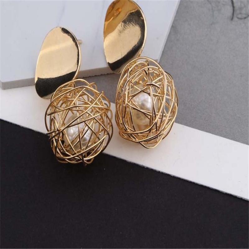 

Hollow Metal Ball Hanging Earrings For Women Pearl Geometric Dangle Earring Simple Woven Ball Pearl Earrings Gifts LX