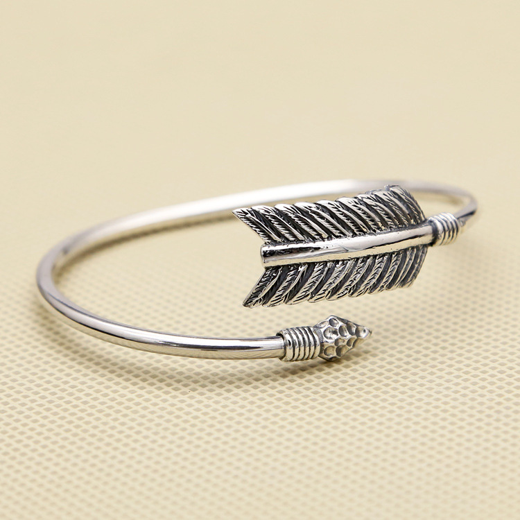 AMERICAN BRAND NEW 925 STERLING SILVER FASHION JEWELRY ARROW CHARM WITH HUGE FEATHER CHARM BANGLE SMOOTH BAND OPEN ARM CUFF FOR WOMEN