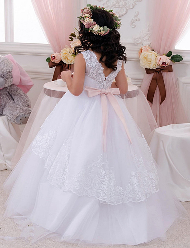 

2017 Cute Off Shoulder Bateau Long Sleeves Flower Girls' Dresses With Sash Princess Lace Appliques Tulle Wedding Girls Dresses Backless Gown, Champagne