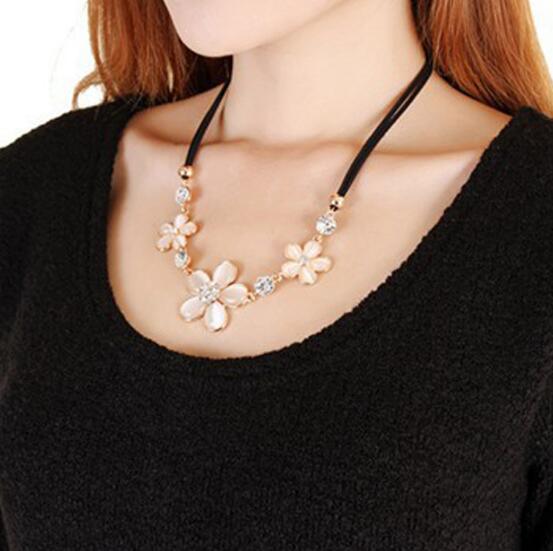 Nouvelle version coréenne des tournesols collier maoyanshi fleur de prune créative petite marguerite cordon de cordon de la chaîne de mode classi