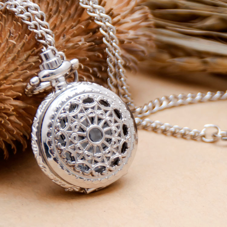 

Wholesale 100pcs/lot Cobwebs hollow Dial Pendant Necklace Chain Quartz Case Diamater 2.5CM Pocket Watch PW094, Silver