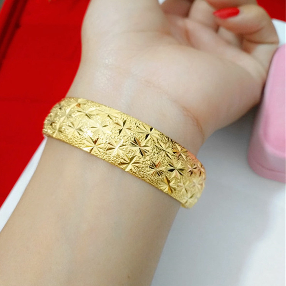 Bracelet Style Vintage Étoilé Sculpté en Or Jaune 18k Filled Classique Femmes Bracelet Manchette Bracelet Dia 60mm