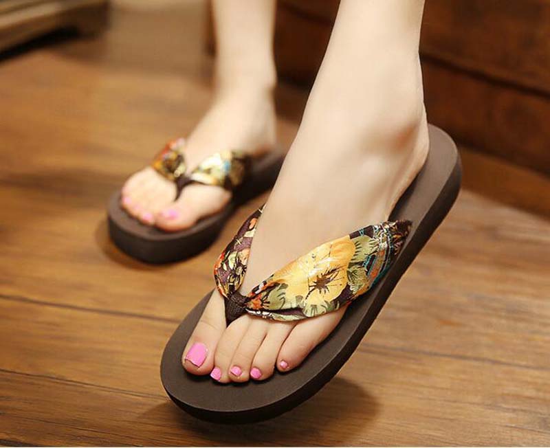 

1pair 2018 Summer Europe and US Bohemia silk fabrics cool slippers Women Beach Flip Flops sandals outside