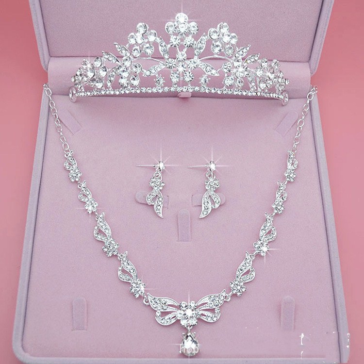 

Beautiful Bridal Jewelry Set Three Piece Crown Earring Necklace Jewelry Bling Bling Wedding Accessories Cheap Sale Ladies Party Accessories