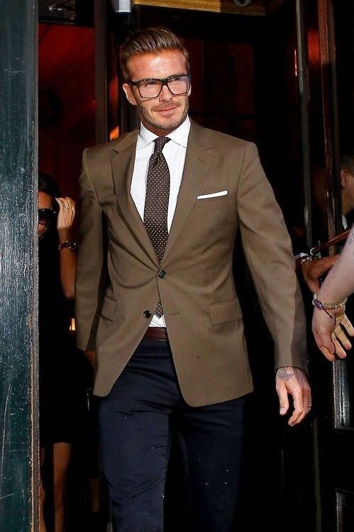 

Handsome Brown Groom Tuxedos Notched Lapel Two Button Groomsmen Men Formal Suits Party Prom Suit Customize(Jacket+Pants+Tie) NO:93, Khaki