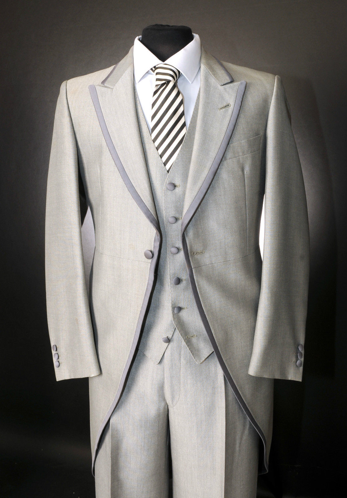 

Elegant Light Grey Center Vent Tailcoat Groom Tuxedos Morning Style Men Wedding Wear Men Formal Prom Party Suit(Jacket+Pants+Tie+Vest) 1007, Same as image