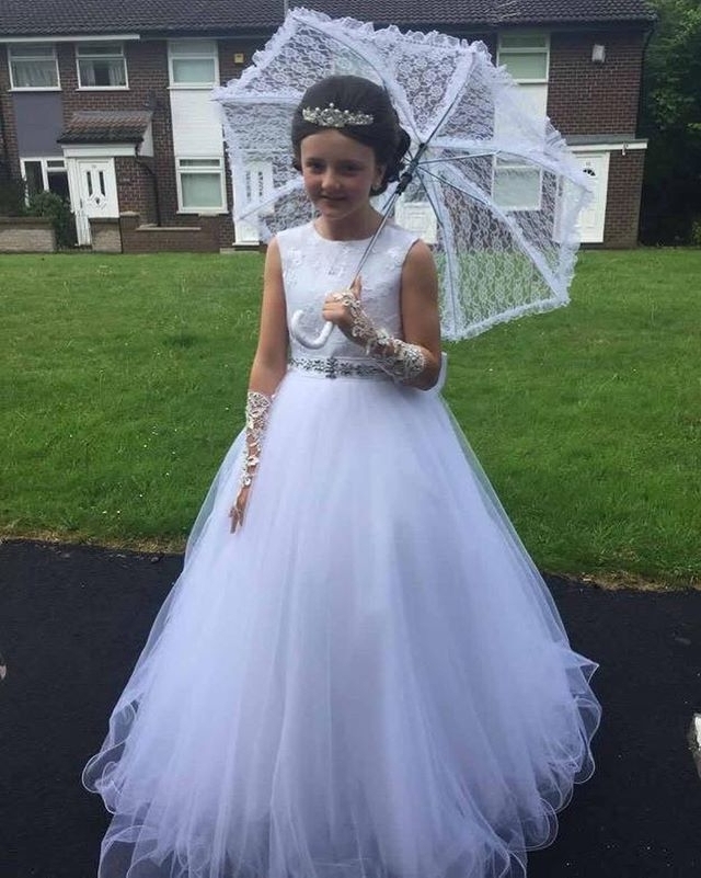 

Lace White First Communion Dresses Long Tank A-Line Beaded Waist Flower Girls Dress Tulle Open Back Party Gowns Long