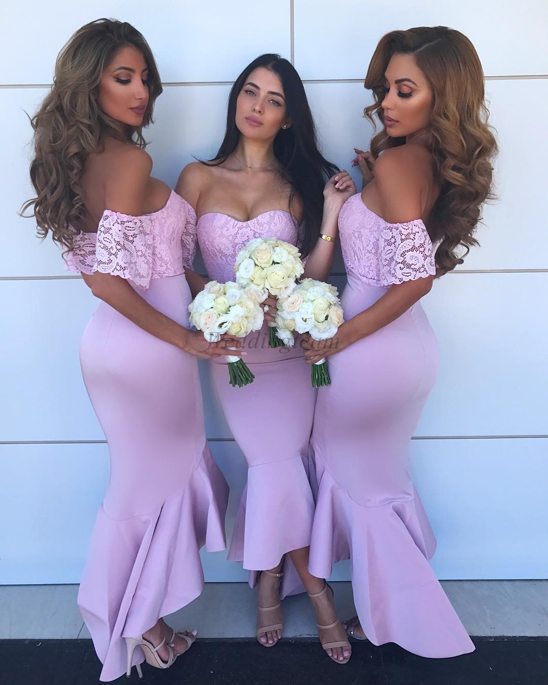 

Lilac Lace High Low Country Bridesmaids Dresses Mermaid Off The Shoulder Wedding Guest Dress With Short Sleeves Maid Of Honor Gowns