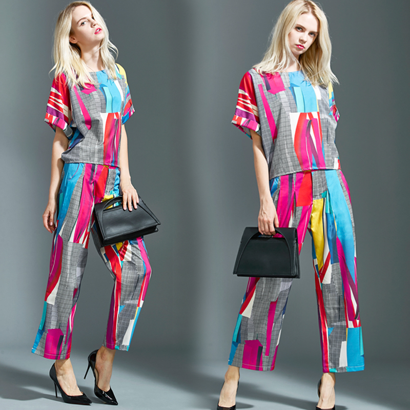 

2017 Summer women's new fashion printing T-shirt two-piece sets female leisure print tops + wide-legged pants suit with crop, The picture color