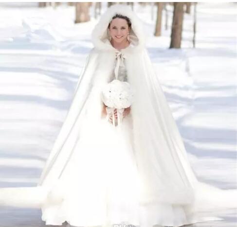 2018 new Warm cheap Bridal Cape Winter Fur Women Jacket Bridal Christmas Floor Length Cloaks custom made Long Party Wedding Coat