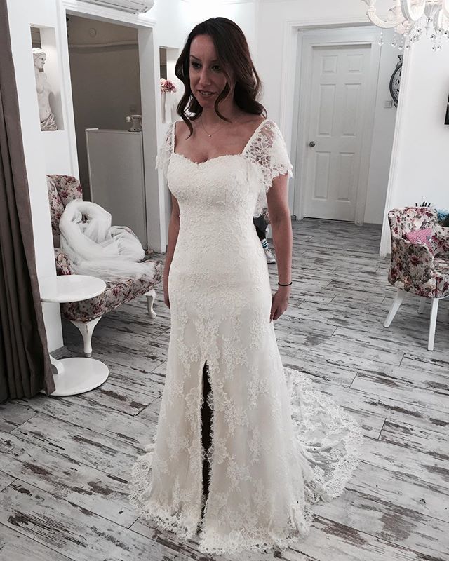 

Front Slit Summer Beach Wedding Dresses Sheath Lace Bride Dresses Square Neck Short Sleeve Wedding Gowns robe de mariee, White