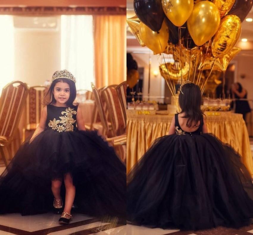 2018 noir haut bas robes de filles de fleur pour les mariages bijou cou dos nu or dentelle appliques perles robe de bal à plusieurs niveaux robes