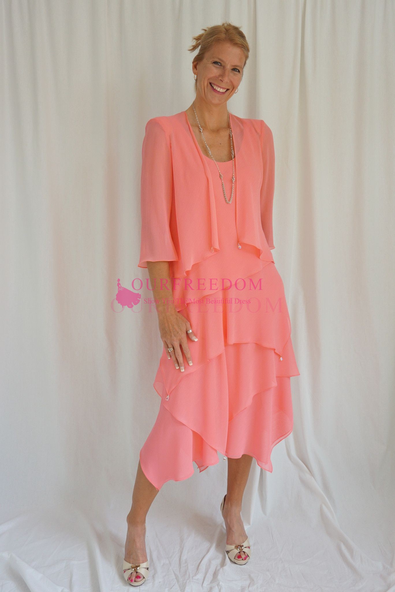 

2019 New Modest With Jacket Mother Of The Bride Dresses Coral Chiffon Tea Length Tiered Skirt Formal Mother's Dresses Formal Wear Custom