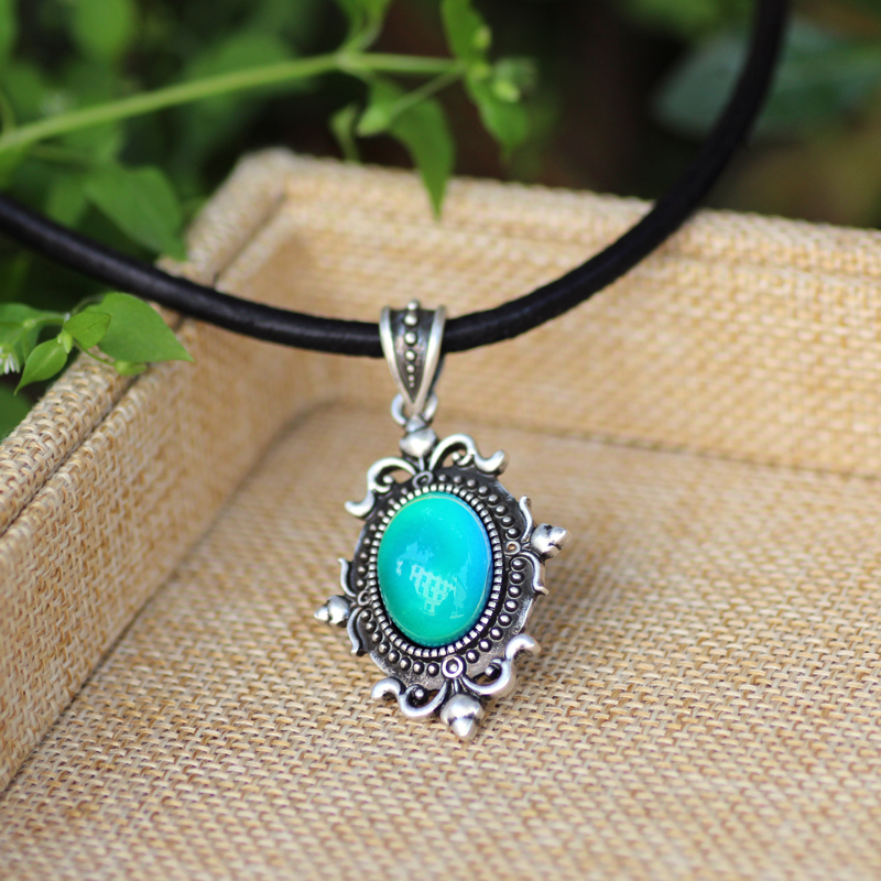 

Wholesale Real Antique Silver Plating Mood Pendant Necklace Leather Rope Color Changing Gift MJ-SNK001