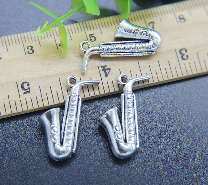 

Wholesale 30pcs Sax Saxophone Alloy Charms Pendant Retro Jewelry Making DIY Keychain Ancient Silver Pendant For Bracelet Earrings 27*17mm
