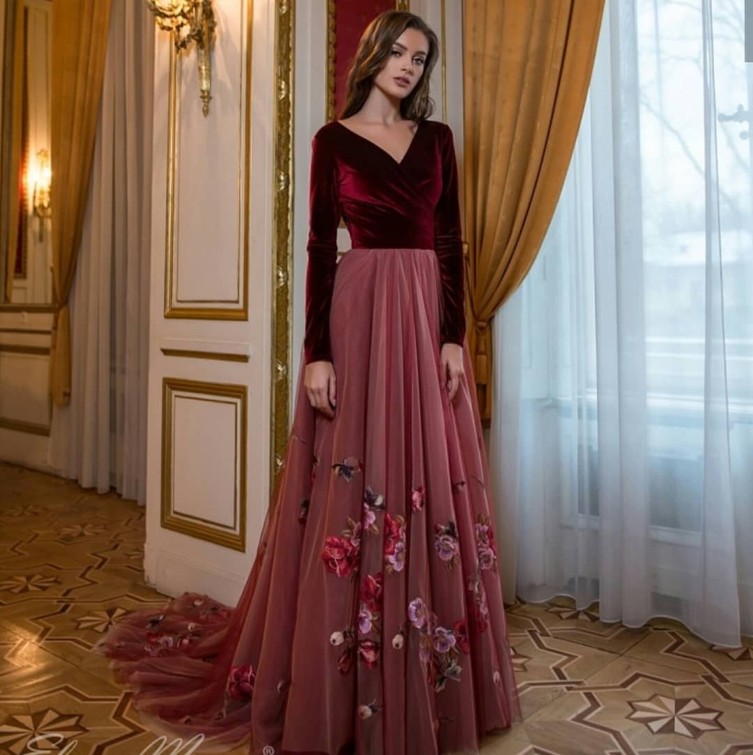

Stunning Velvet Backless Prom Dresses V Neck Floral Appliqued Long Sleeves Evening Gowns Vestidos De Fiesta Sweep Train Tulle Formal Dress, Red