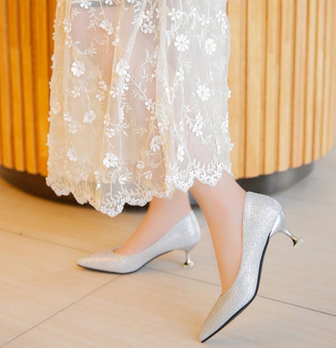 

Free send 2018 new style spring pointed end high heel Fine heel bride's wedding shoes, Black
