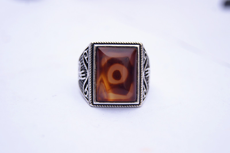 

Free delivery - alloy inlaid with red dragon eye jade, ring, rectangular ring surface. The first choice for successful men.