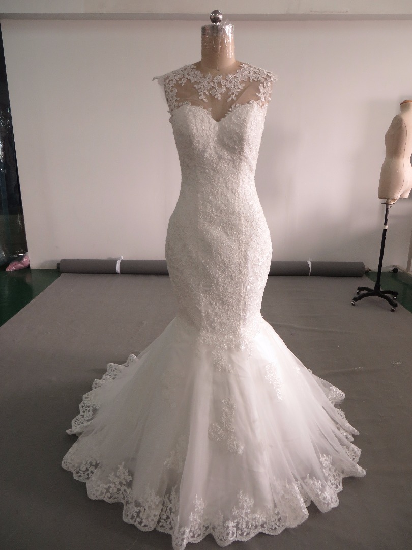 

Real Photos Women Custom Sweetheart Mermaid Lace Wedding Dresses Floor Length O-Neck White Button Sleeveless Brazilian Bridal Gown, Ivory
