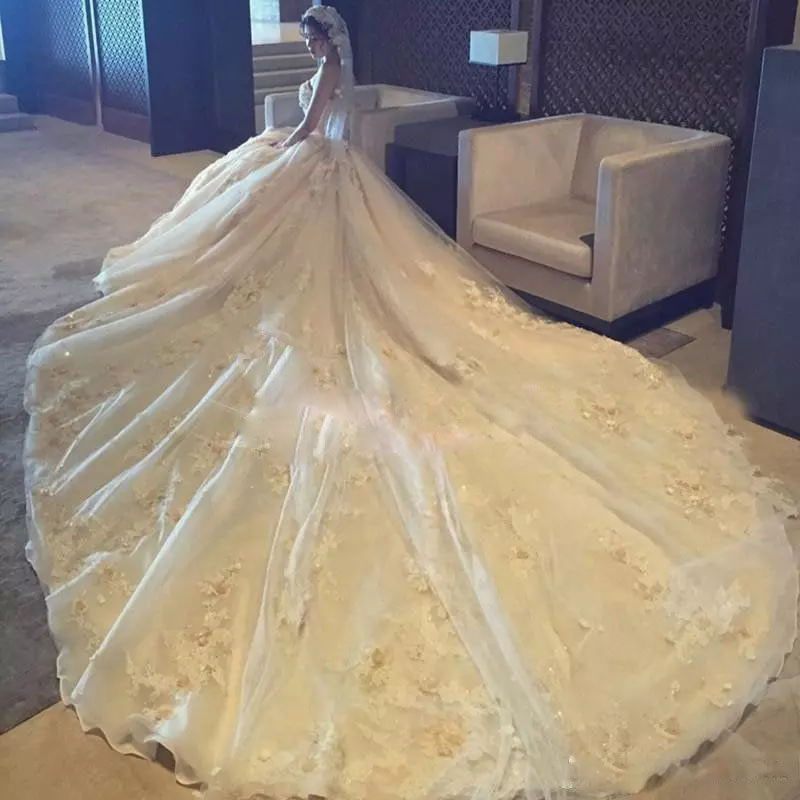 

2018 Luxurious Ivory Wedding Dresses Lace Applique Sweetheart Lace-Up Princess Wedding Dress Glamorous 3D-Floral Appliqued Wedding Gown, Silver