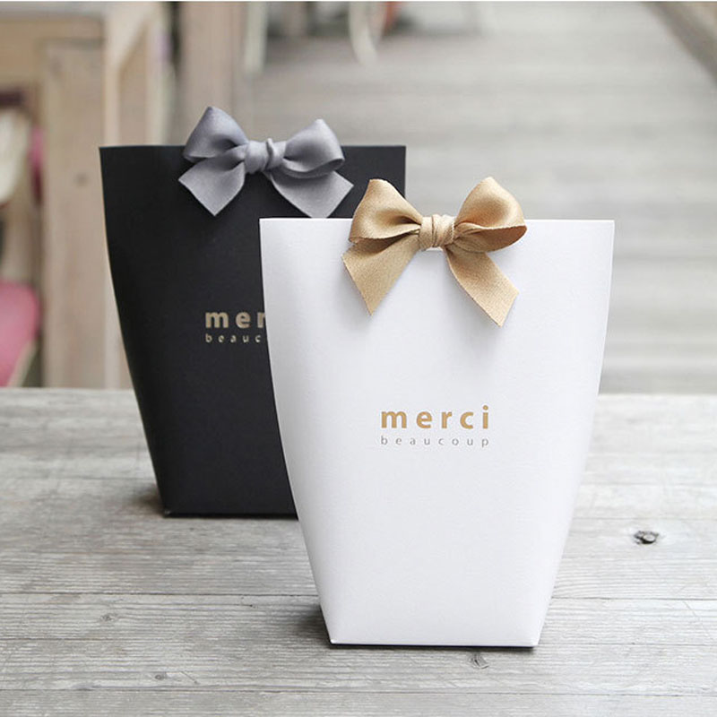 

50pcs Upscale Black White Bronzing "Merci" Candy Bag French Thank You Wedding Favors Gift Box Package Birthday Party Favor Bags