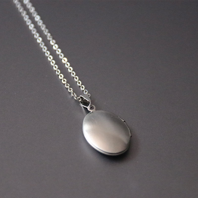 

New Cute Oval Shell Photo Frame Pendant Necklace Stainless Steel Charms Locket Necklaces Women Men Fashion Memorial Jewelry SN070