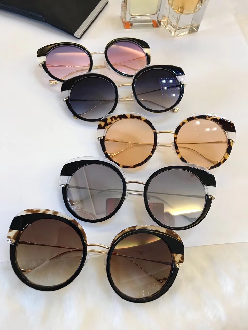 Free shipping-Women's sunglasses are in style with the 0689 model 53-25-140 polarizing UV400 polaroid material fashion