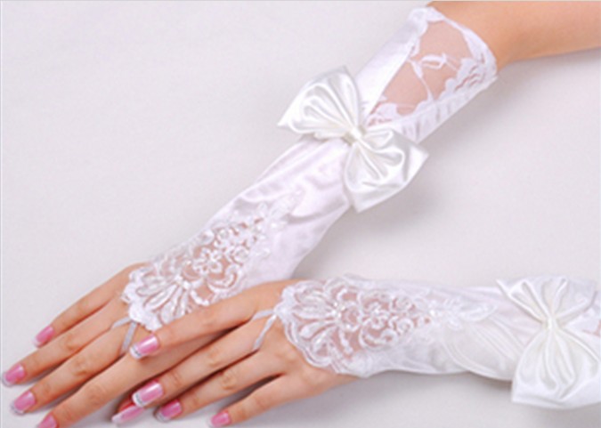 

New Arrival White And Ivory Lace Wedding Bridal Gloves 2018 Beaded Sequined Fingerless High Quality Gloves Bride With Bow, Beige