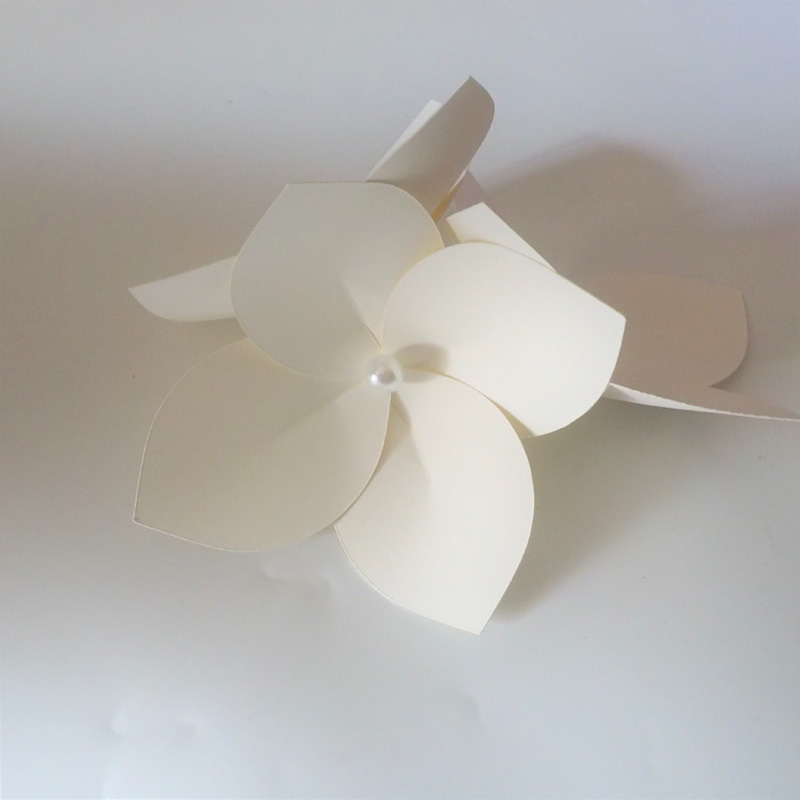 

One Bunch=3PCS Paper Hydrangea Flowers For Wedding & Event Backdrop Decorations Bridal Shower Table Decor Artificial Flower, Ivory