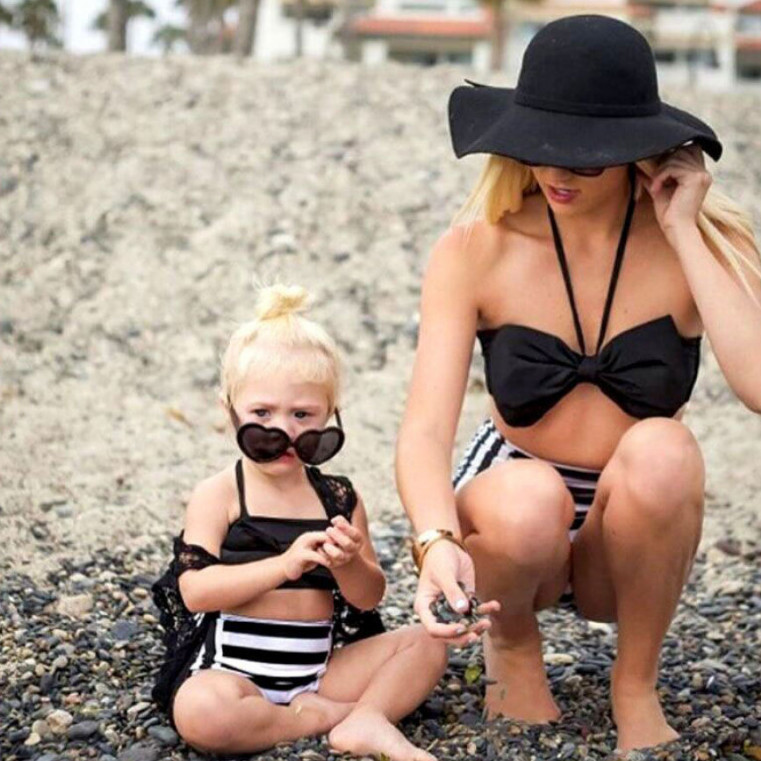 Girls Bows Strips Bikini Tenues de maillot de bain Maman et moi Beach 2pcs Ensembles Mode Femmes Stripe High Taille Swmisuit A0226