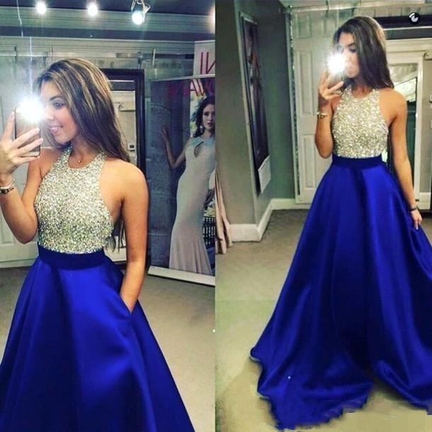 Robes de bal bleu royal perlées avec poche 2018 bijou sans manches cristal dos nu une ligne satin longue soirée robe de soirée robe de soirée de