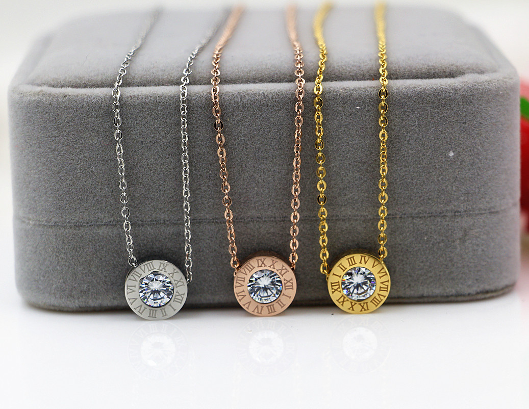 

Exclusive real shot fashion diamond necklace fashion double-sided letter round Roman Roman numerals necklace