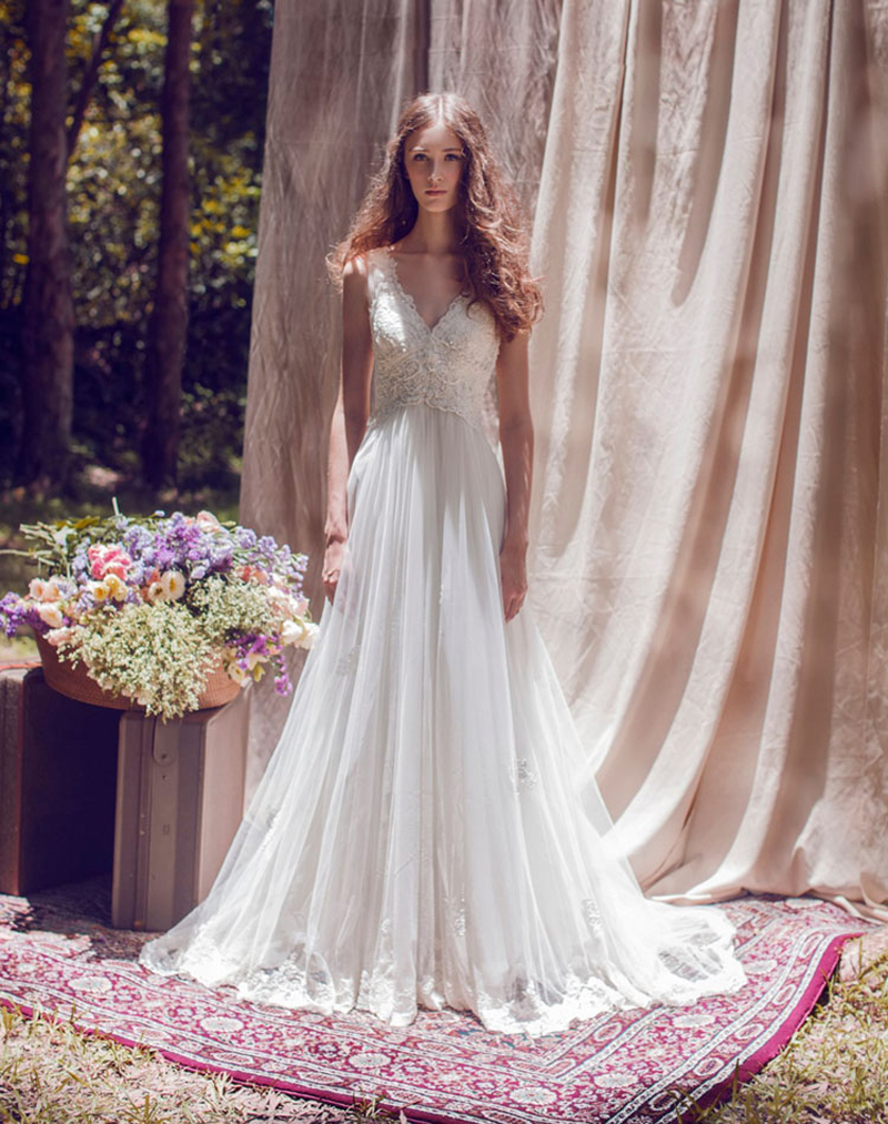 

Fairy Wedding Dresses Pleats Tulle with Applique Sexy V-Neck Sleeveless Zipper Back Sweep Train bridal Gowns Cheap plus Size, White